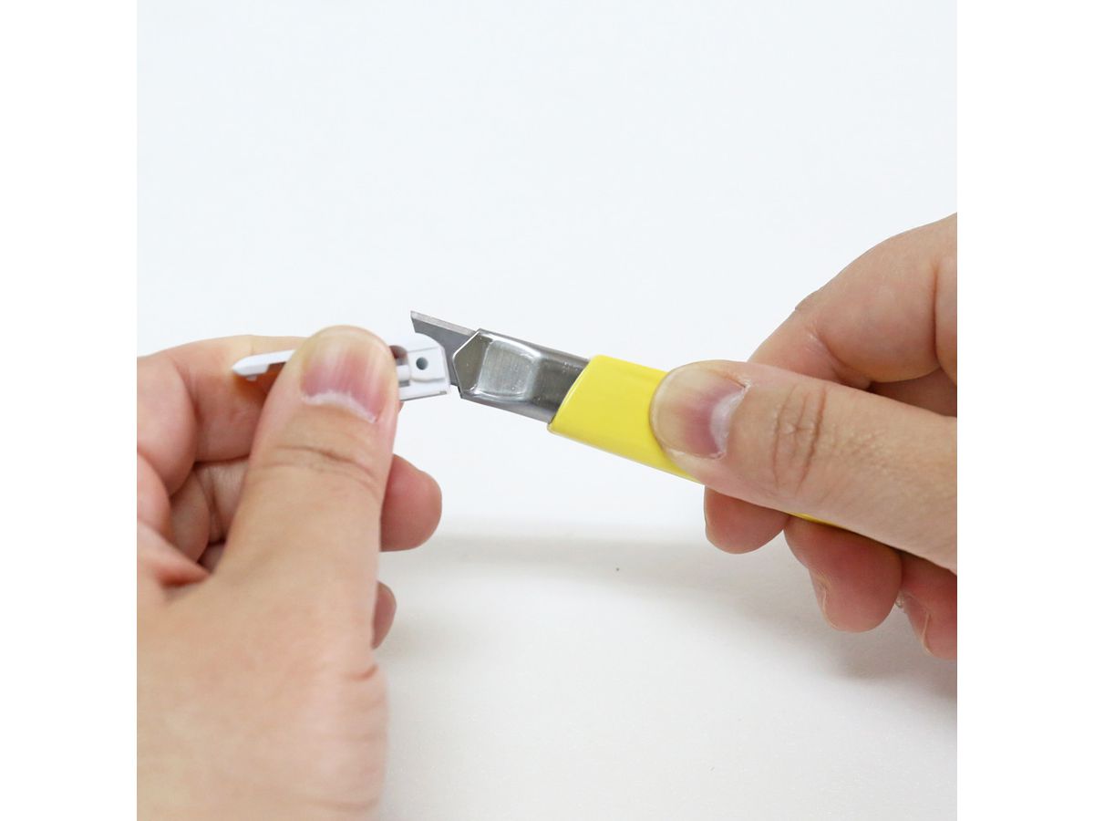 NT Cutter 9mm A-301RP avec auto-lock, jaune pastel (4904011019418)