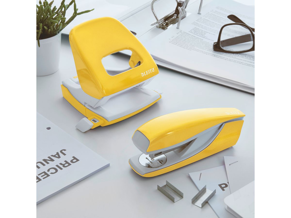 LEITZ Perforateur/Agrafeuse WOW 5095-10-62 jaune, Bundle 30 feuilles (4002432121588)