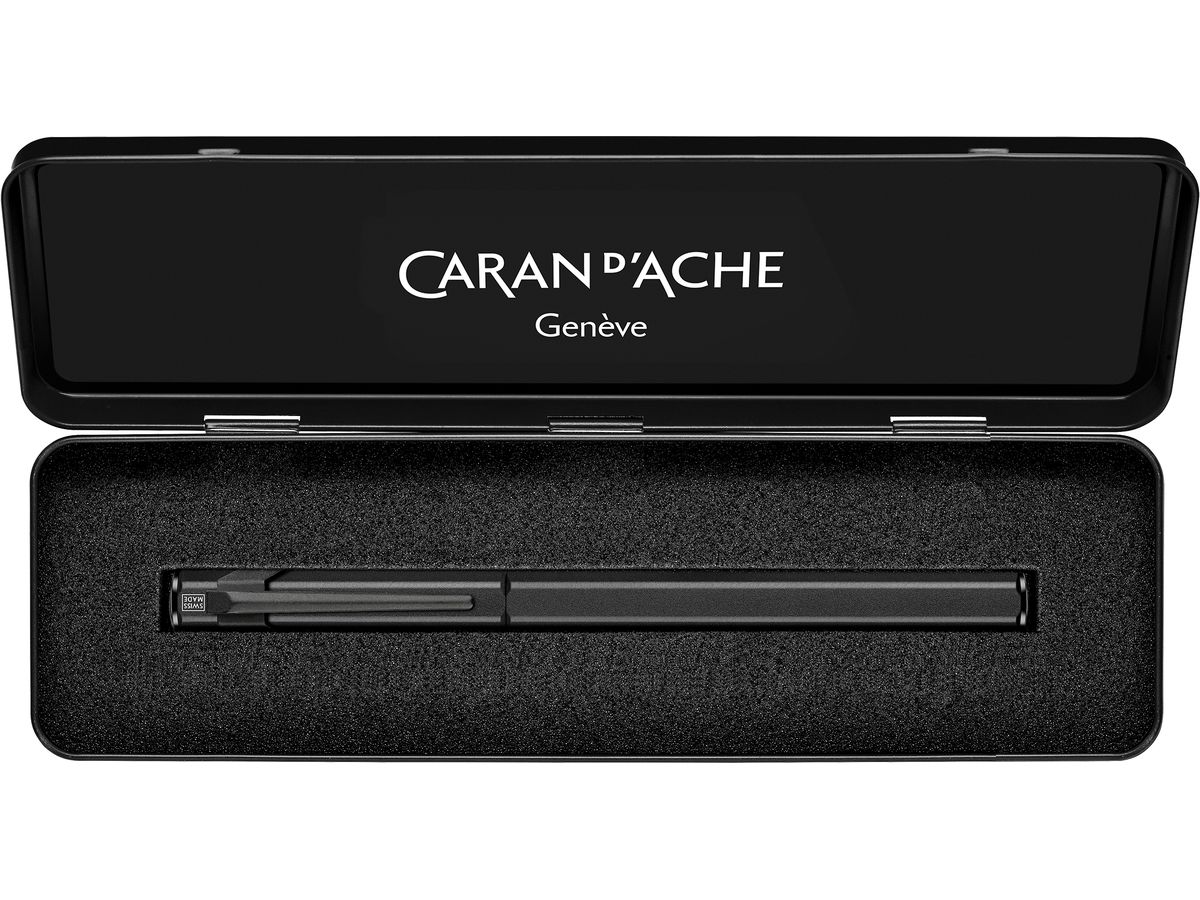 CARAN D'ACHE Füllfederhalter 849 M 840.496 Black Code (7630002360517)