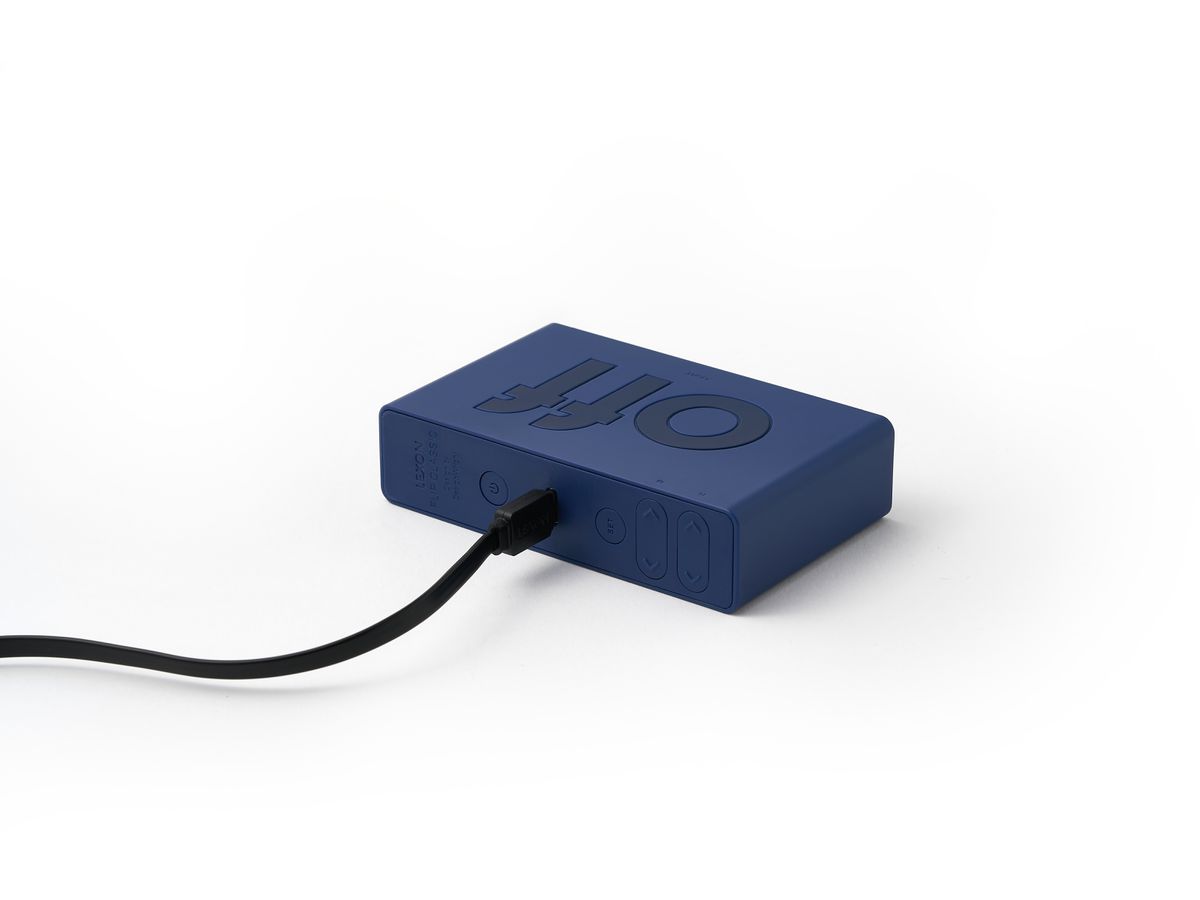 LEXON Wecker Flip Classic LR157DB9 dunkelblau, USB-C (3660491209411)