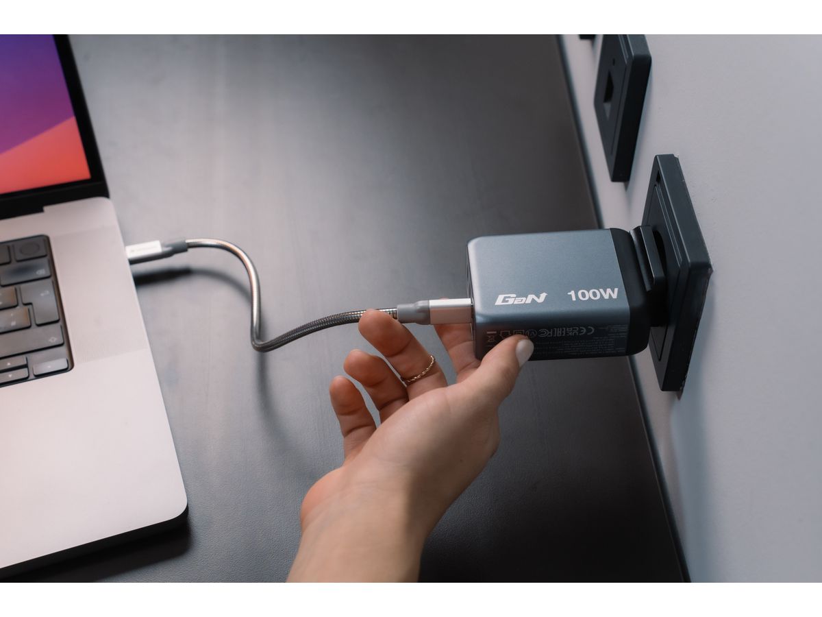 VERBATIM Charger 100W GaN grey 32202 3xUSB-C 1xUSB-A +Adapter UK/US (0023942322023)