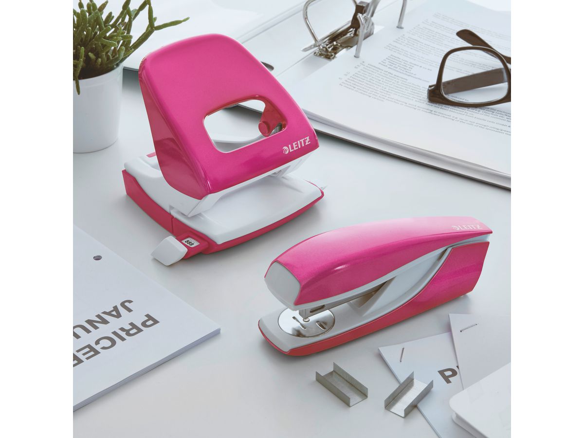 LEITZ Locher/Hefter WOW 5095 5095-10-23 pink, Bundle 30 Blatt (4002432396283)