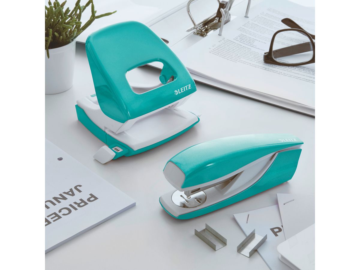 LEITZ Locher/Hefter WOW 5095 5095-10-51 eisblau, Bundle 30 Blatt (4002432114399)