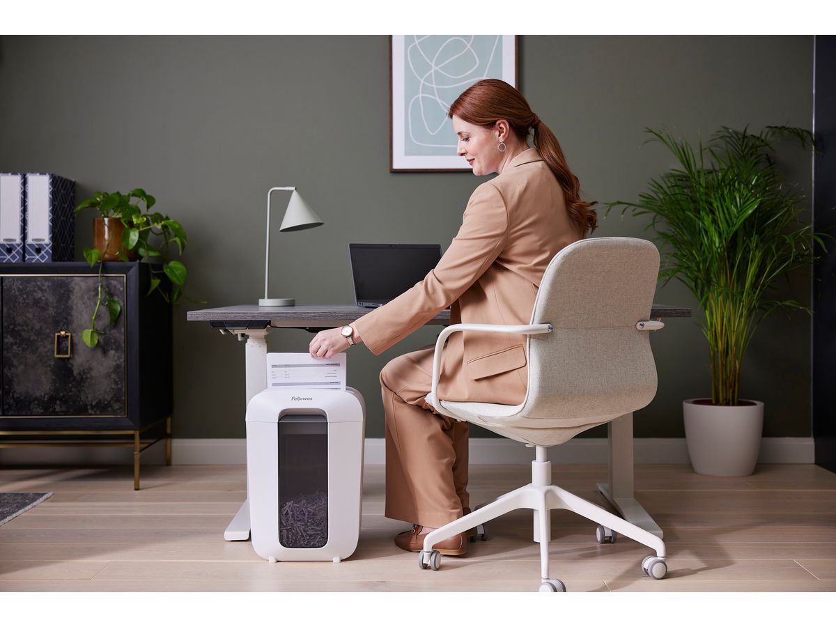 FELLOWES Aktenvernichter Powershred 100017468 LX70, P-4, 18Lt, weiss (0043859797158)