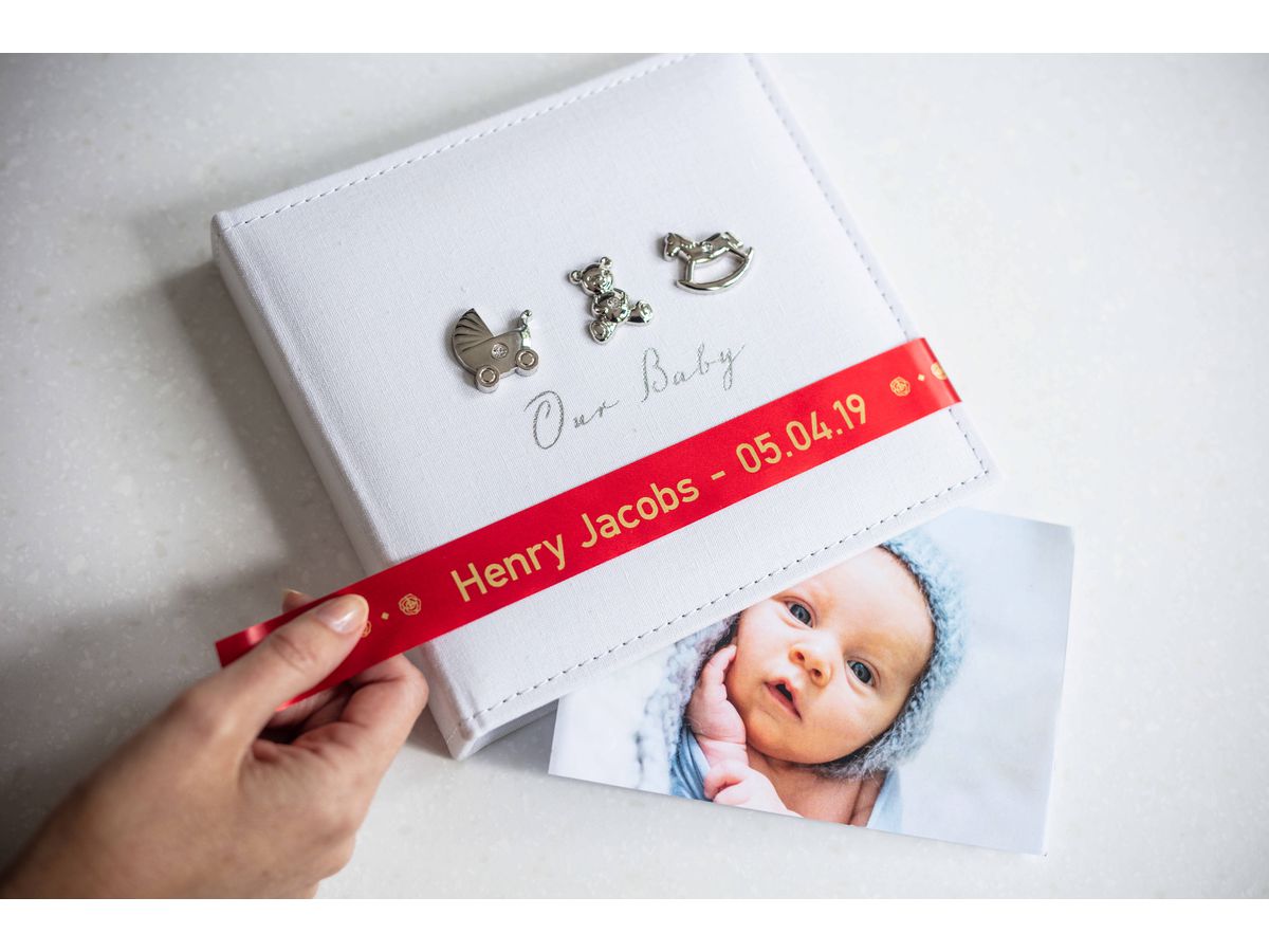 PTOUCH Nastro rosso/oro TZE-RW54 Sistemi Tze 24mm (4977766801928)